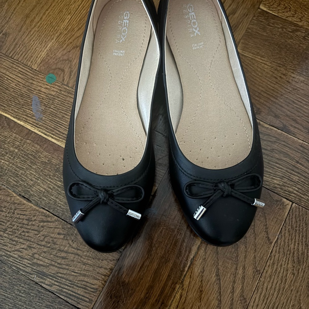 Geox Women's Elegant Black Flats with Bow